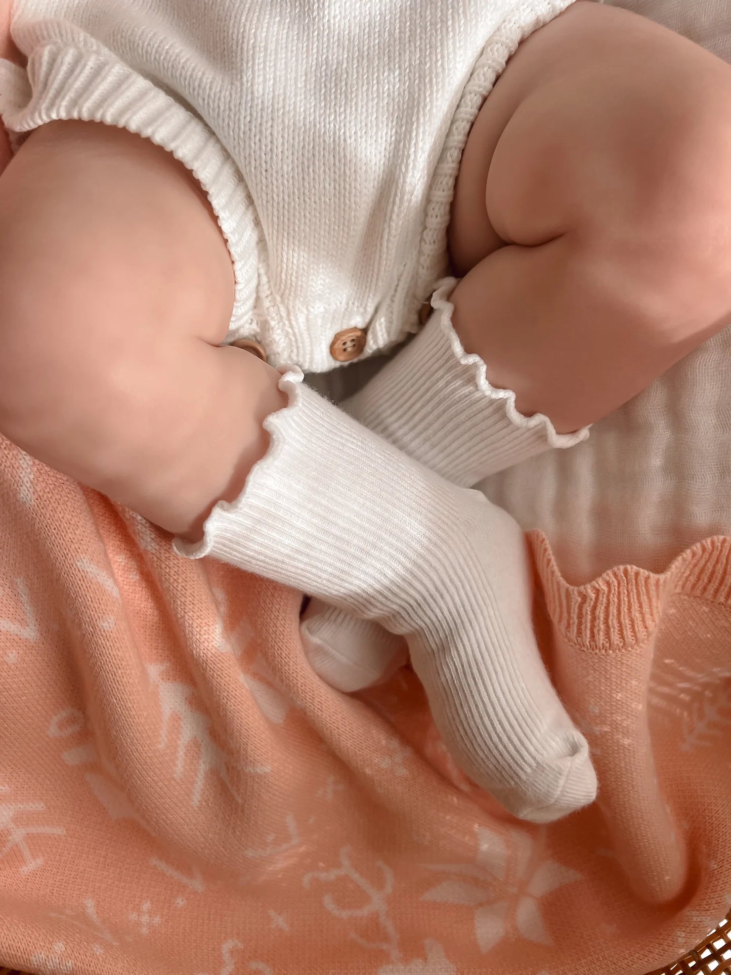 Milk Frill Socks